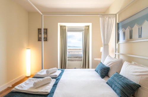 Paco De Arcos House | HomeySuite Bedroom 1 Seahouse