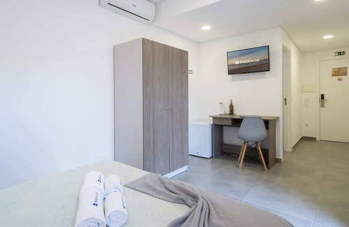 Arvore House | Host Wise Arvore - 6 Room w/Terrace & Pool