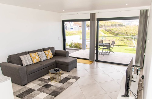 Estreito da Calheta House | House - sleeps 3, free parking, garden & jacuzzi