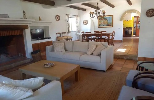 Castelo House | House with swimming pool 10 minutes from the beach
