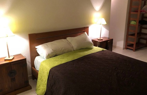 Armacao de Pera Apartment | Huge Apartment.Terrace & Balcony Overlooks Pools+Secure Private Gardens.WiFi &TV