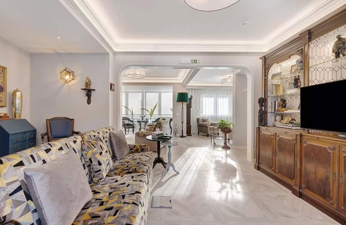 Cascais House | Impeccable 4-Bed House in São Domingos de Rana