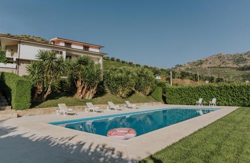 Valdigem House | Jerónimos Garden & Pool Villas