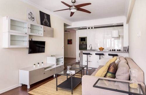 Carcavelos Apartment | JOIVY Impressive 2-bed flat near the beach