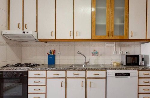 Maia Apartment | JOIVY Stylish City Centre Flat with Parking