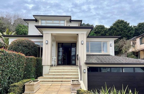 Devonport House | Just steps away from the beach!