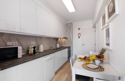 Se Apartment | Justo's House Apartment with Private Terrace, Wi-Fi and Air Conditioning