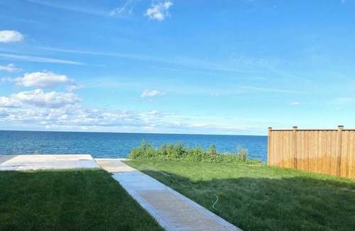 Stoney Creek House | Lakeview retreat closer to Toronto and Niagara Area