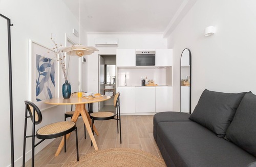 Santos Apartment | Lapa Diplomatic Flat 0.4 by Feel Lisboa