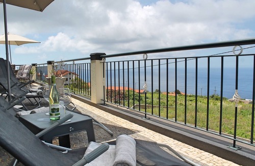 Estreito da Calheta Villa | Large house, sunny Calheta | Casa Vista Bela