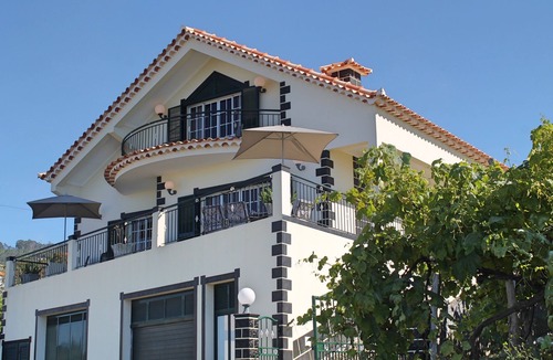 Estreito da Calheta Villa | Large house, sunny Calheta | Casa Vista Bela