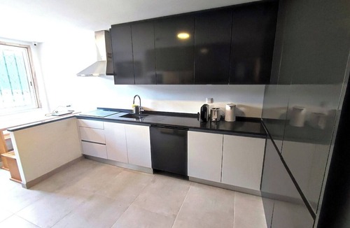 Olivais Apartment | Lisbon Airport GuestHouse Gal - Suite w/Wc
