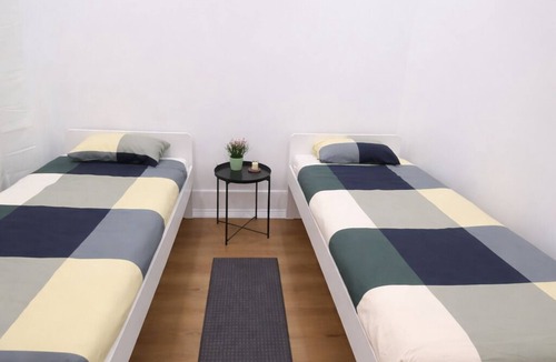Sao Jorge de Arroios Apartment | Lisbon central Guest house 5 Bedroom! best for big Family tour and big groups.