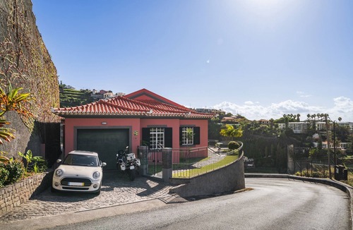 Ponta do Sol Villa | Localização Fantástica, com Vista Para o mar e Para a Vila! Ideal Para Famílias