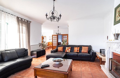 Azenhas do Mar House | Lonicera Villa, Central Heating, Wifi, Garden, Pool!New!