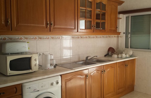 Mexilhoeira da Carregacao Apartment | Lovely 4-Bed Apartment in Estombar