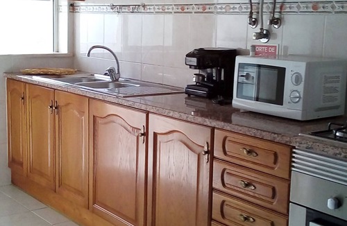 Mexilhoeira da Carregacao Apartment | Lovely 4-Bed Apartment in Estombar