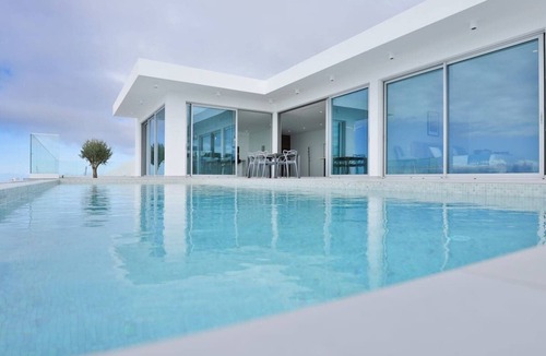 Prazeres Villa | Lux Madeira Villa: Ocean Views & Heated Pool