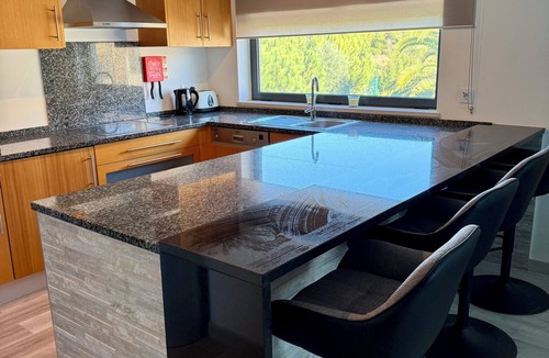 Olhos D'Agua Apartment | Luxury 2 bedroom apartment in Olhos de Agua with sea views in a secure condo