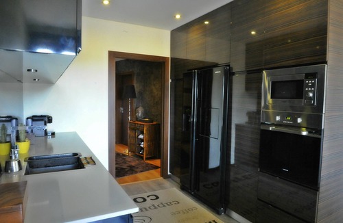 Santa Marinha Apartment | Luxury apartment with 175 square meters, bright and central, close wine cellars