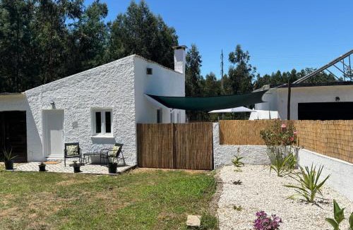 Tabua House | Luxury Romantic Retreat with Hot Tub & Pool