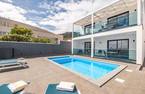 Canical Apartment | Luxury Seafront Escape II
