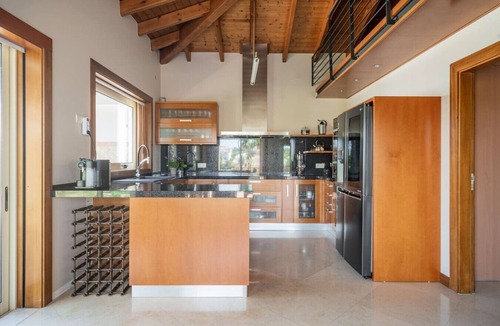 Lagos Villa | Luxury Villa & Guest House Heated Pool Lagos
