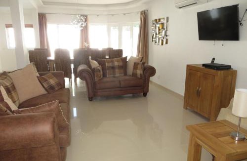 Quarteira Villa | Luxury Villa with Private pool walking distance to beach and Marina