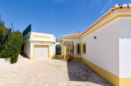 Praia da Luz Villa | Luz - 3 Bed Private Villa, Sea View, WIFI, Private Saline Pool, heating extra,