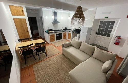 Urzelina Apartment | Mar D'Abstração