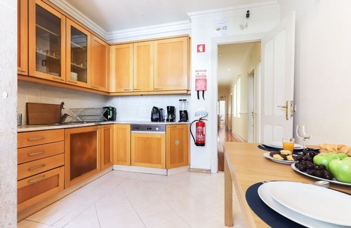 Santo Antonio Apartment | Marquês de Pombal | Private Bedroom | 8 guests in Lisboa