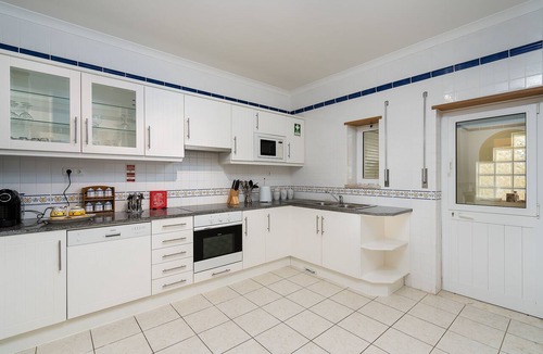 Meia Praia Apartment | Meia Praia Beach: GOLF| Perfect for Families | Ent