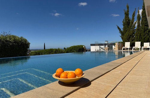 Vale Formoso Apartment | Mel de Flor Apartment with Sea View, Shared Infinity Pool, Garden & Wi-Fi
