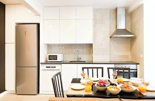 Linda-a-Velha Apartment | Modern 3 Bedroom Apartment Near Belém - Lisbon