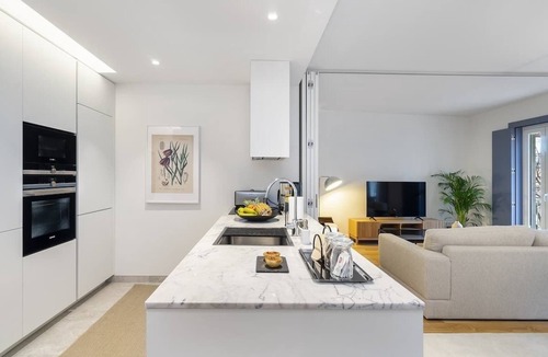 Santo Amaro Apartment | Modern Apt Near Lx Factory, Free Street Parking