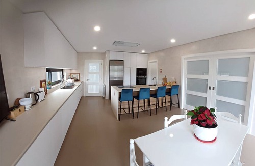Canidelo House | Modern big rooms with private bathrooms, close to beach