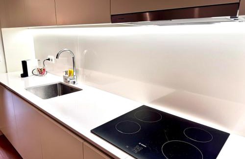 Leixões Apartment | Modern & Bright Apartment 5 Min Walk to Matosinhos Beach