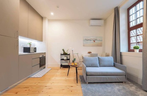Oliveira do Castelo Apartment | Modern & Cozy Flat by HostWise