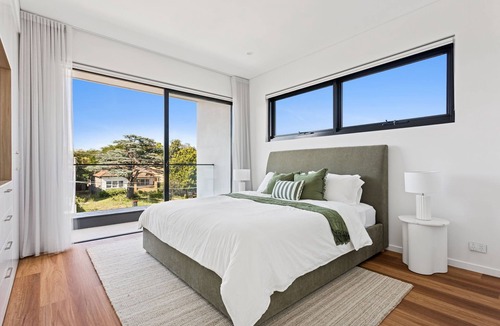 Sans Souci House | Modern Getaway in Sans Souci - 5 minutes to the Lady Robinson Beach!