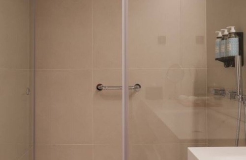 Sao Jorge de Arroios Hotel | Modern Lisbon Stay | 1 Unit | Near Lisbon Light Show