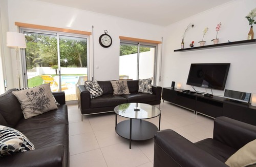 Sao Martinho do Porto Villa | Modern Villa in São Martinho do Porto with Swimming Pool