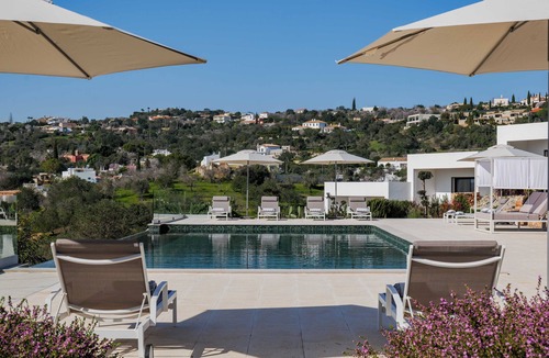 Alfeicao Villa | Monte Sobradinho, Hilltop haven, coastal views, private pool, jacuzzi, 18 guests