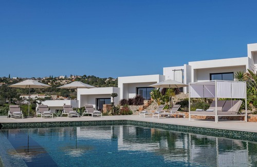 Alfeicao Villa | Monte Sobradinho, Hilltop haven, coastal views, private pool, jacuzzi, 18 guests