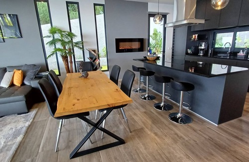 Calheta Villa | New construction above the rooftops of Calheta, absolute privacy, heated pool.