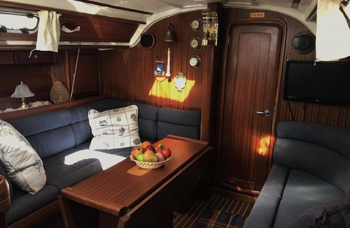 Canidelo Boat Rental | Night on board a sailboat + 1 hour tour offer