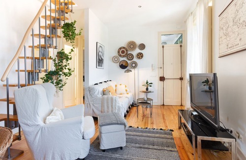 Sintra Apartment | Nomad Dreams N.4 in colorful Sintra next to train station