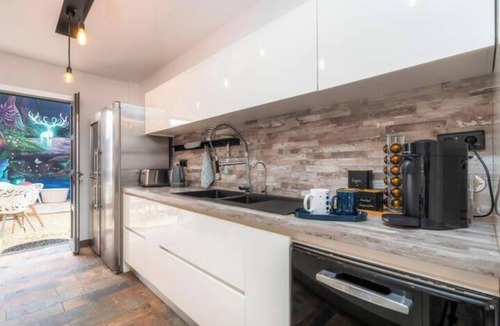 Se House | Oak Moon House | Stylish Stay in Faro City Centre