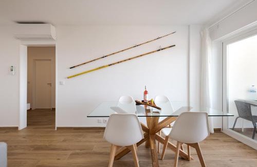 Carcavelos Apartment | Ocean View Balcony Carcavelos Beach 2-min Walk, AC