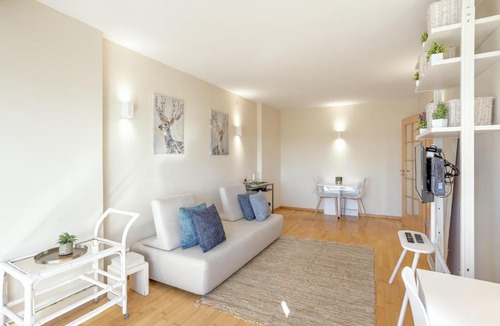 Alto do Pina Apartment | Olaias Modern with Garage by Homing