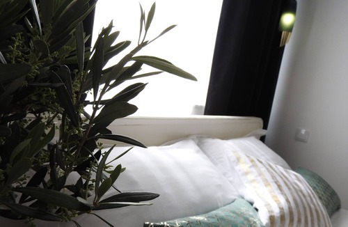 Olivais Bed & Breakfast | Olive Oil Bedroom, Lisbon Airport Charming Rooms